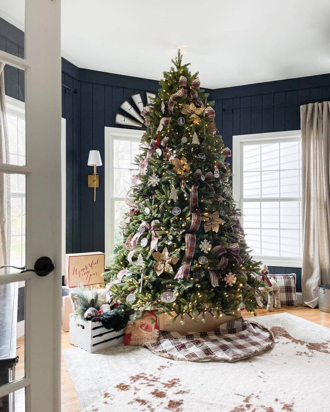 6.5' King Fraser Fir™ Artificial Christmas Tree with 750 Warm White LED Lights - Image 3
