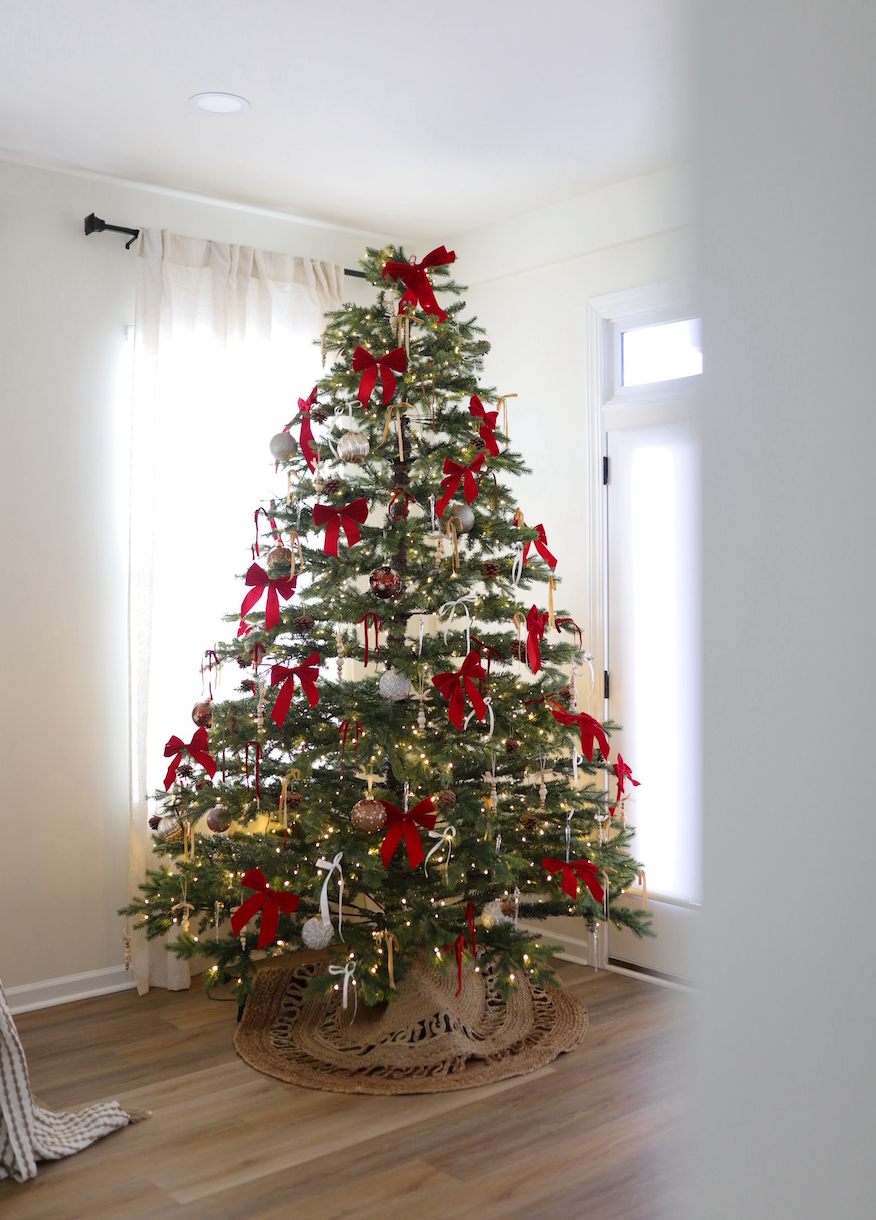 9' Rushmore Fir Artificial Christmas Tree with 1000 Warm White LED Lights - Image 3