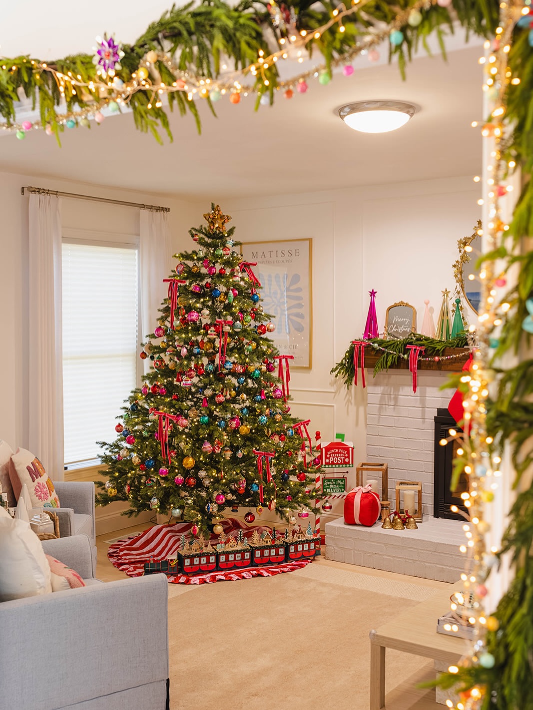 9' Rushmore Fir Artificial Christmas Tree with 1000 Warm White LED Lights - Image 9